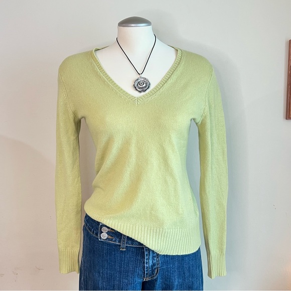100% cashmere Lime Green V-neck sweater - Picture 4 of 9